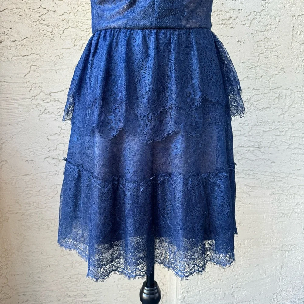BCBGMaxAzria Navy Lace Cocktail Dress Sz S Sleeveless V-neck